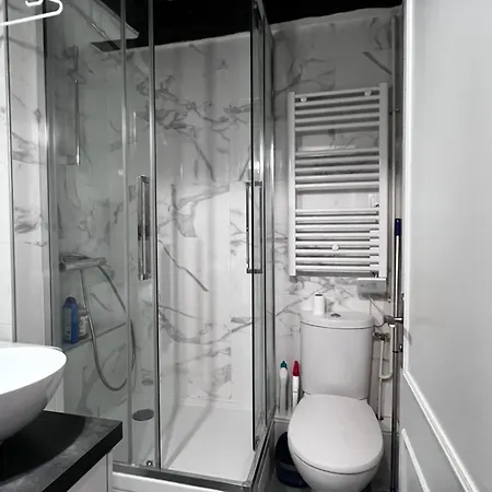 Cosy Saint Paul Homestay Paris